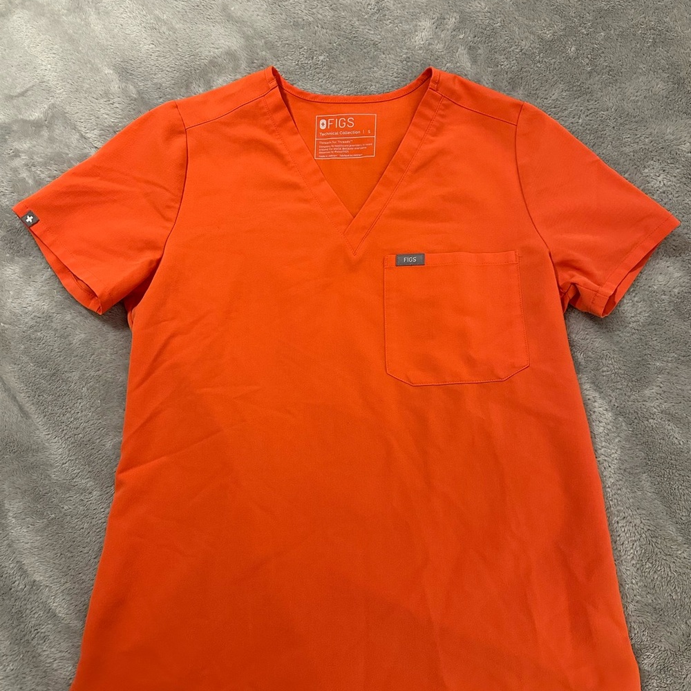 Figs Small Women’s Catarina One-Pocket Orange Scrub Top